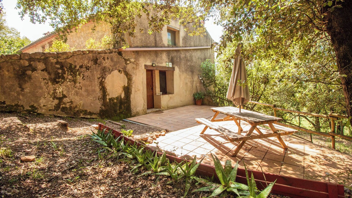 Beuda Apartment | Rural apartment with garden and pool 5 minutes from the medieval town of Besalú