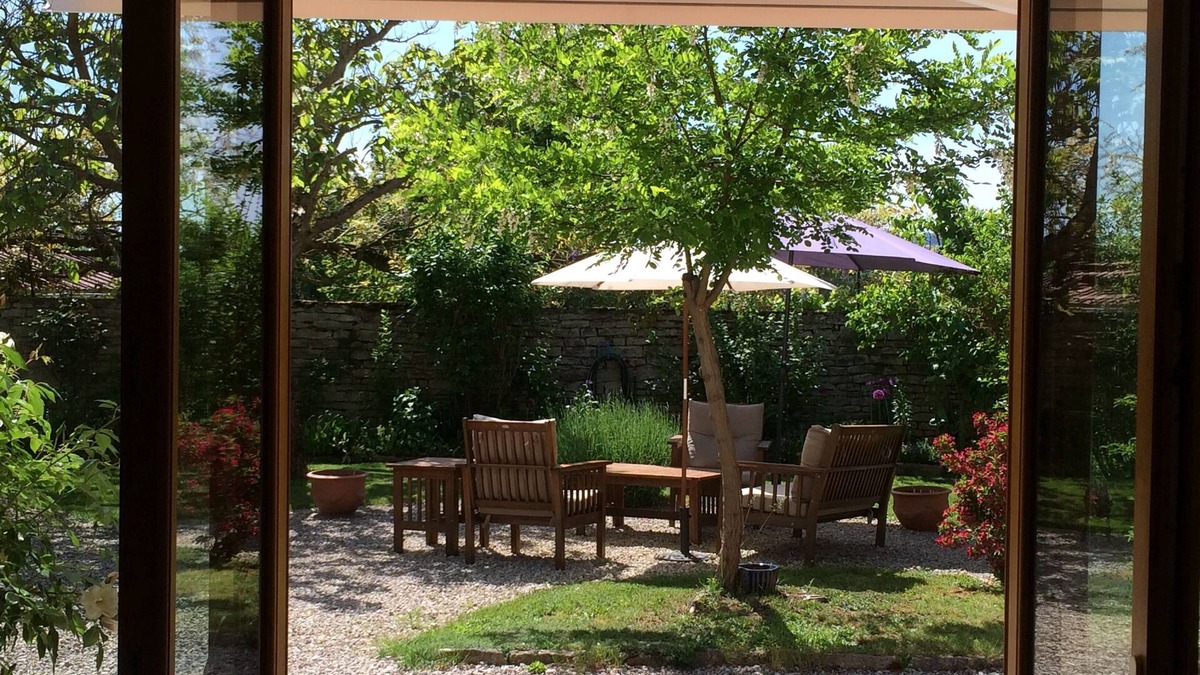 Viserny House | Rural calm between Chablis & Beaune, near Semur-en-Auxois. Dogs welcome.