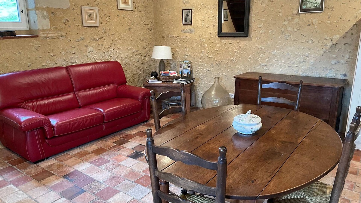 La Fleche Cottage | Rural charm near city, peaceful garden