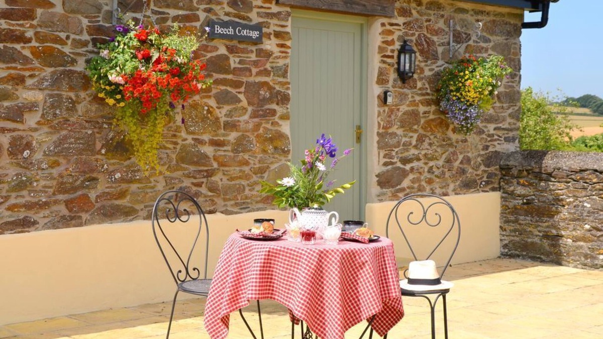 Grampound House | Rural Complex 7 Lux Cottages, Beech Cottage Sleeps 2, 1 well behaved dog allowed