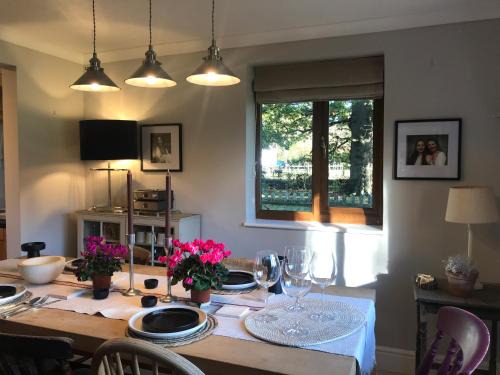 Rolvenden House | Rural Cottage, lovely views near Tenterden & Chapel Down