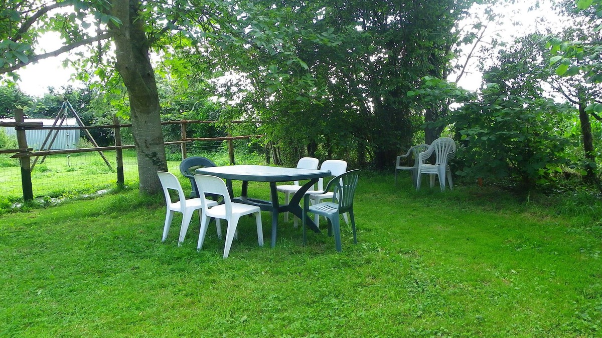 Vivoin Cottage | Rural cottage with garden in the countryside