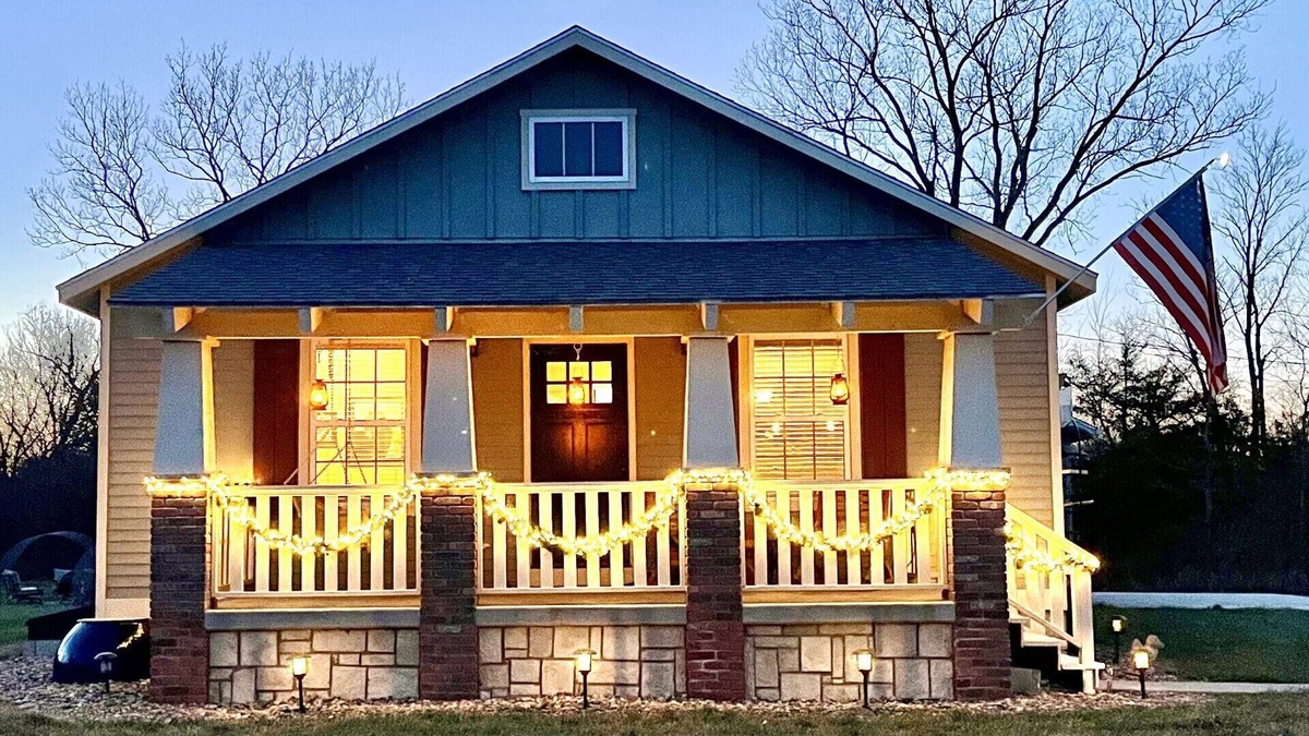 Lawrence House | Rural, cozy & close to KU - easy access on hard-top roads, nice newer amenities!