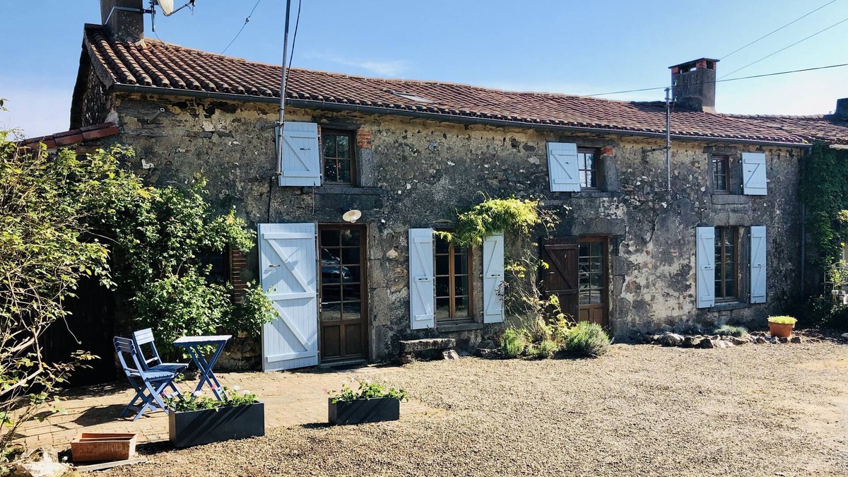 Saint-Pierre-du-Chemin Other | Rural farmhouse with pool, panoramic views & just 30 minutes from Puy du Fou