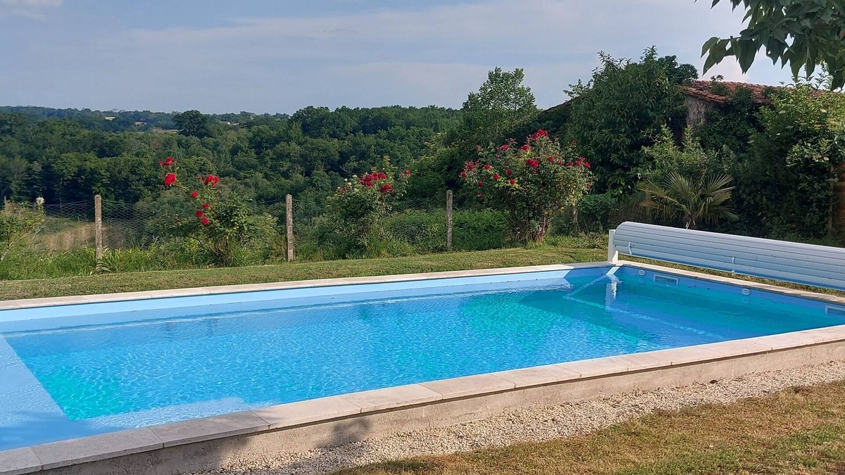 Saint-Martin-de-Riberac Cottage | Rural cottage with pool, secluded garden