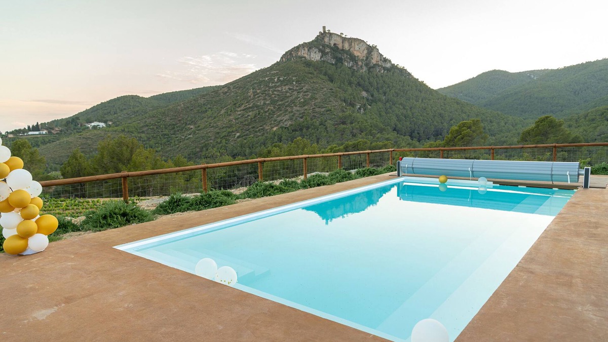 Castellvi de la Marca Cottage | Rural getaway in the middle of the vineyards and relaxation in a dream swimming pool