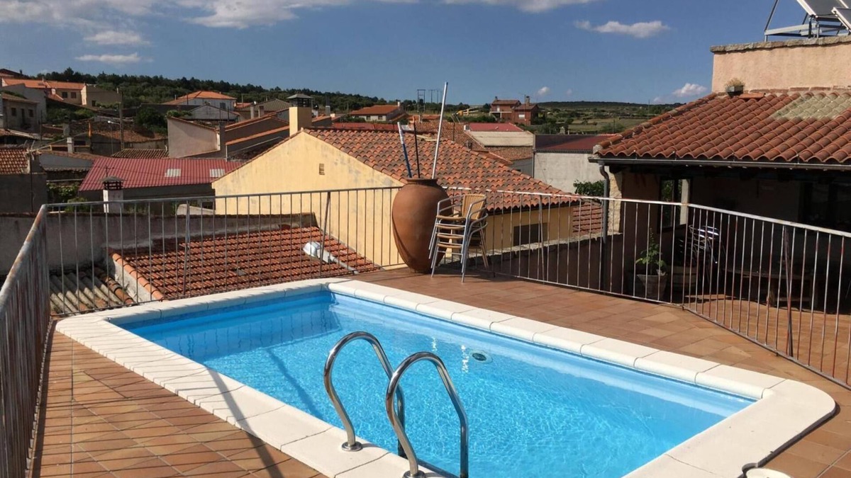 Villar de Ciervo House | Rural Holiday Home 'La Vertedera 2' with Mountain View, Pool and Air Conditioning