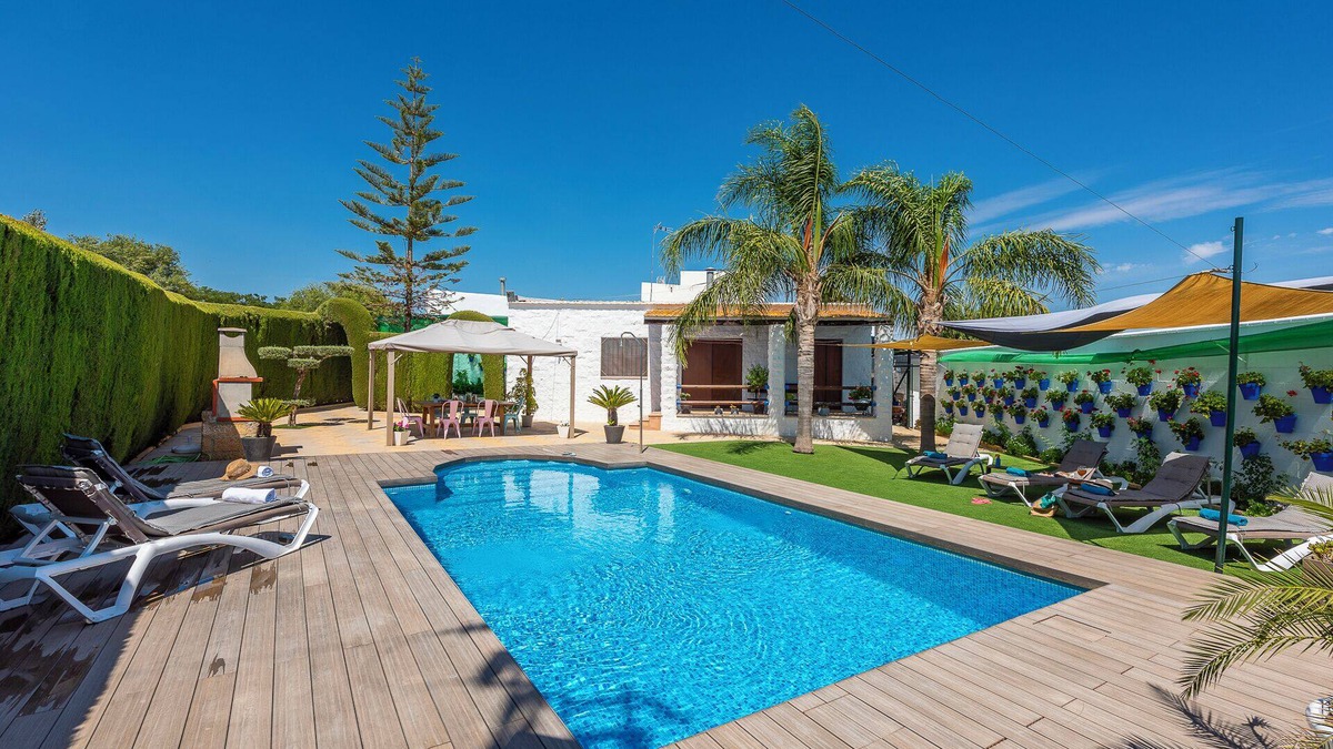 La Lantejuela House | Rural Holiday Home "Casita de la Cantera" with Pool & Wi-Fi