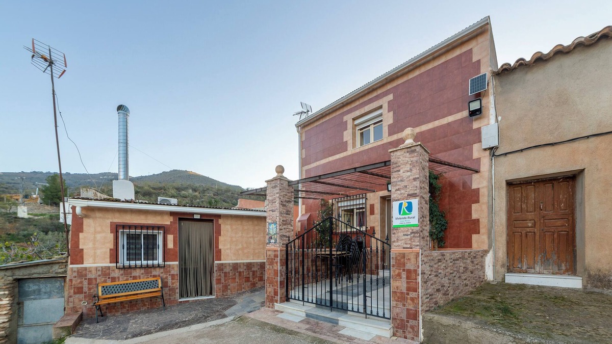 Macael House | Rural Holiday Home 'McCoy' with Mountain View and Air Conditioning