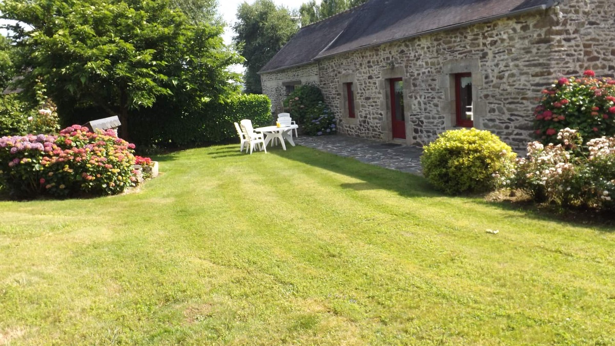 Pont-de-Buis-les-Quimerch Cottage | RURAL HOLIDAY RENTAL IN PRESS CROZON ISLAND