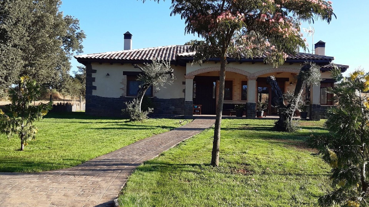 Villasrubias Hotel | Rural hotel in the middle of nature, beautiful garden, tranquility, natural pool.