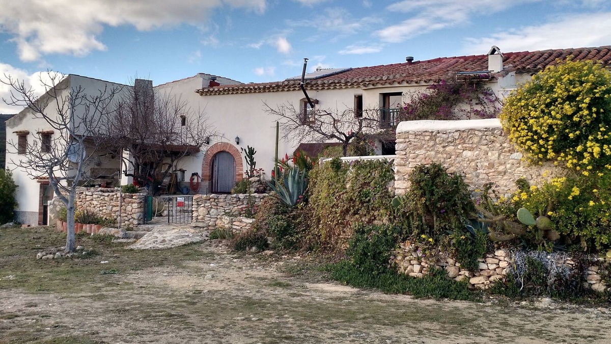 Les Coves de Vinroma Cottage | Rural house, silence and rest, you are in the countryside and 16 km from the city center.