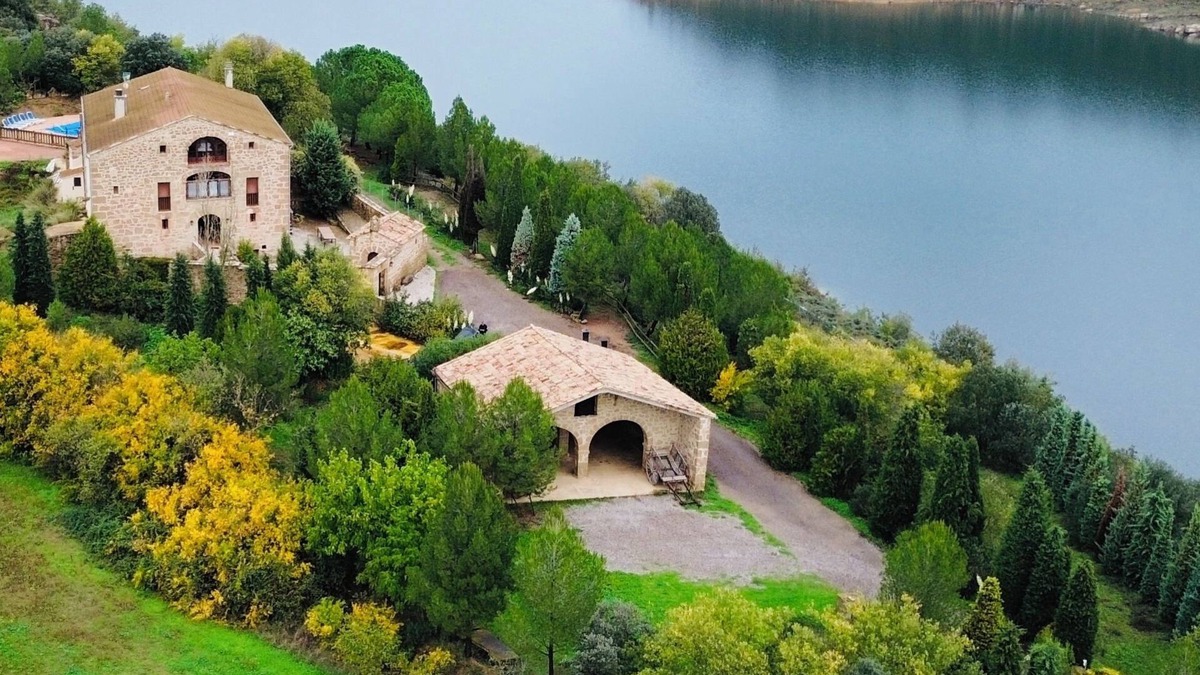 La Baronia de Rialb Cottage | Rural House by the Lake; 22 people; Air Conditioned; Groups, Families