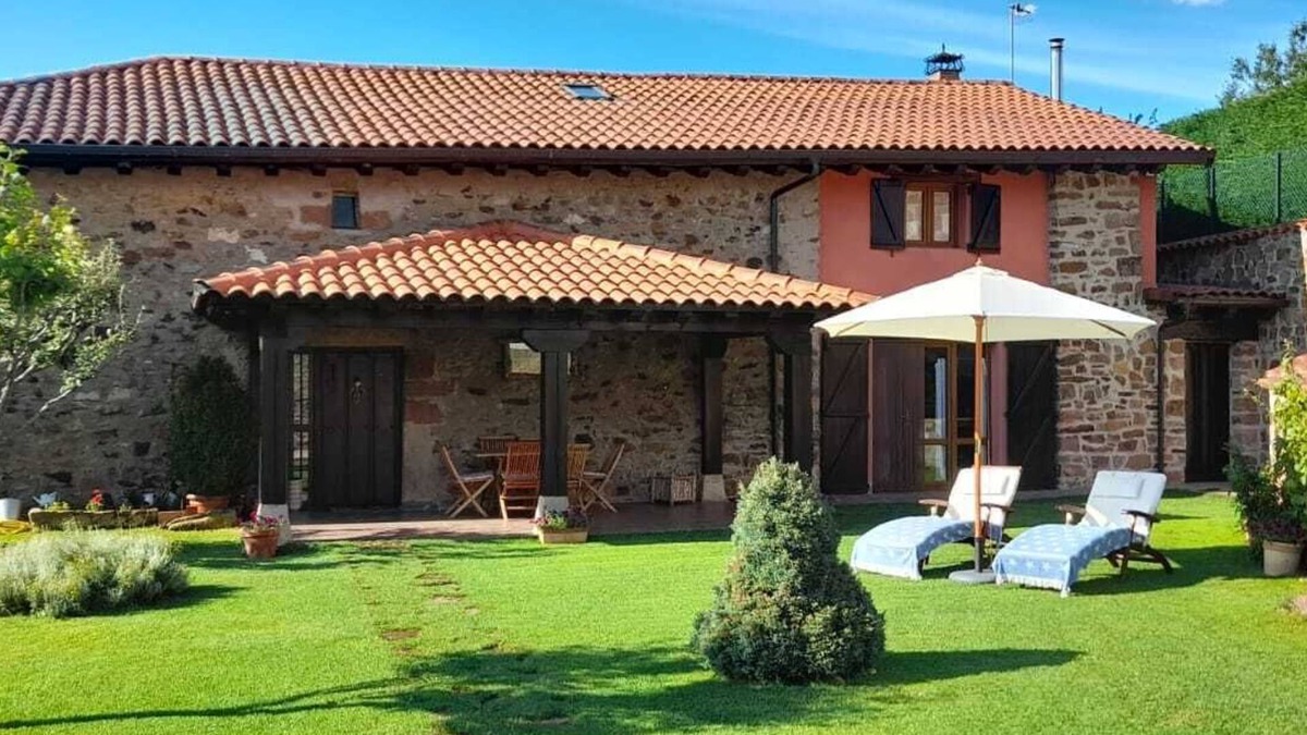 Pineda de la Sierra Cottage | Rural house El Hayedo, in the heart of the Sierra de la Demanda Burgalesa.