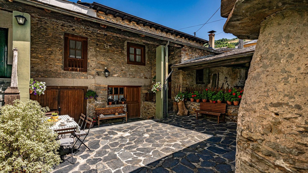 Posada de Rengos House | Rural House 'Casa Mario' with Mountain Views, Garden and Wi-Fi