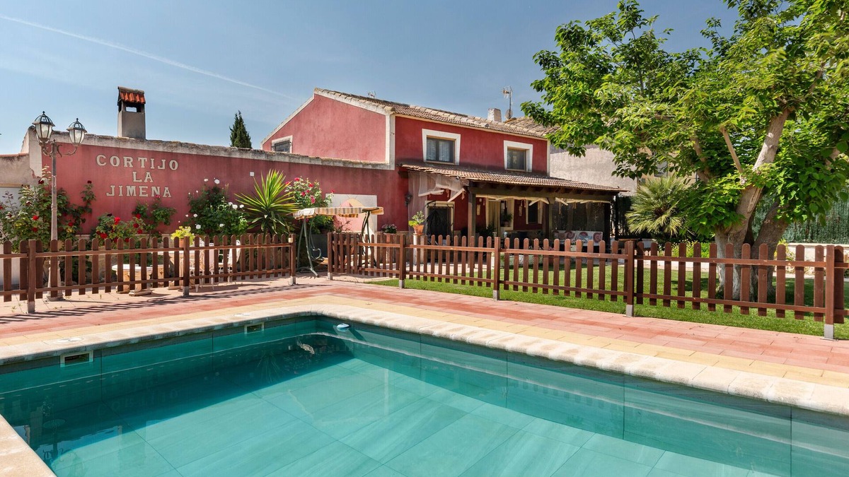 Caravaca de la Cruz House | Rural House 'Cortijo La Jimena' with Mountain Views, Private Pool and Wi-Fi