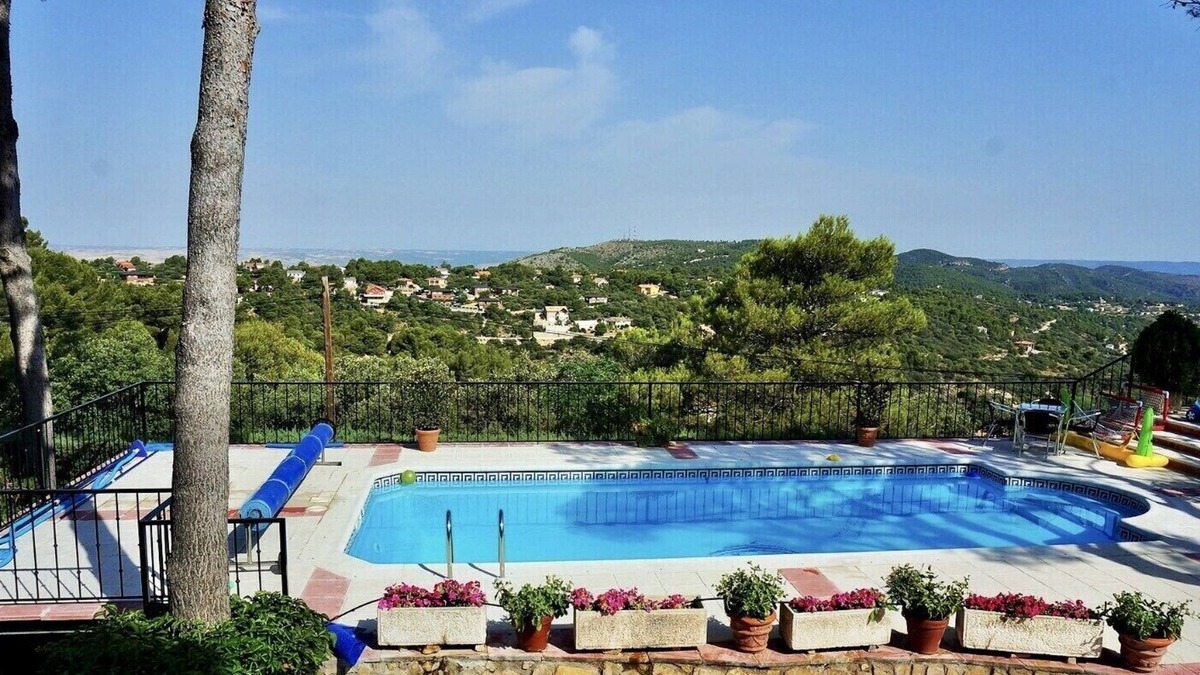 Albalate de Zorita Ski Chalet | Rural house near Madrid with swimming pool