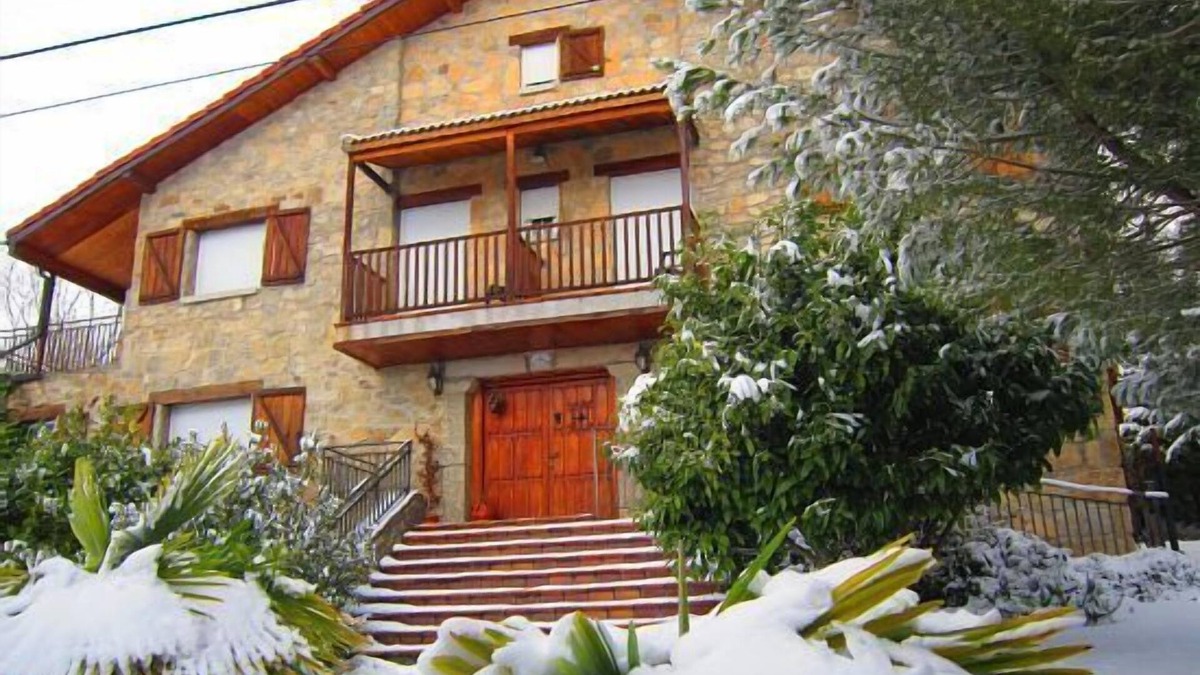 Hoyos del Collado House | Rural House (Full Rental. 6 rooms with bathroom) 12 pax in GREDOS.