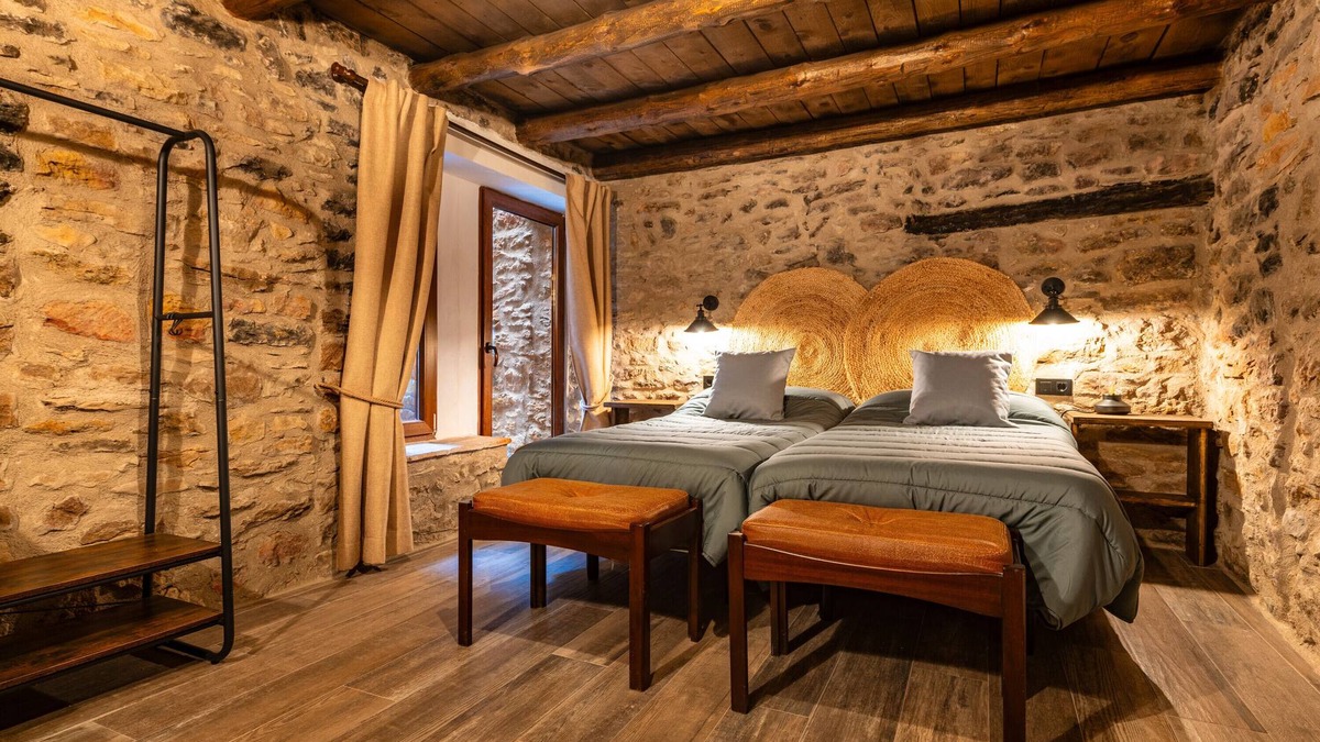 Vilafranca House | Rural House 'Parreta Estancia El Refugio' with Mountain Views, Private Terrace and Private Garden