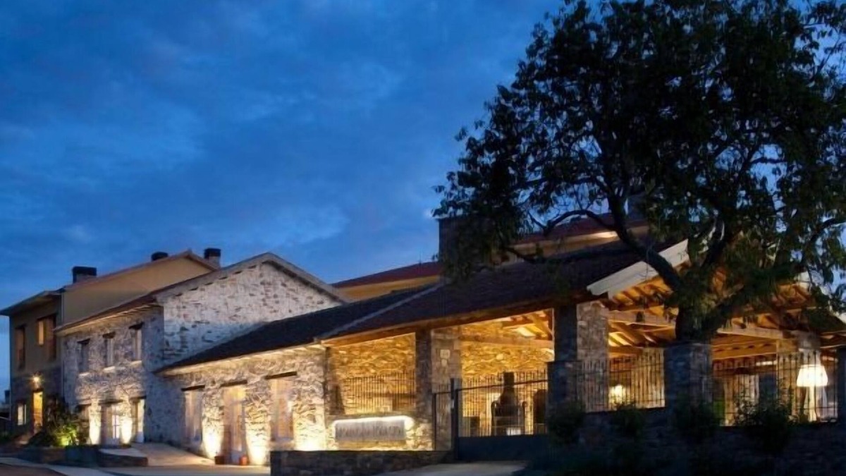 Losacio Villa | Rural house for large groups with swimming pool El Molino de Losacio (27-33 people)