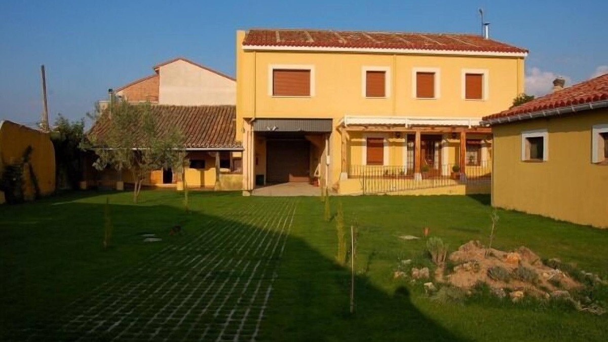 Banos de Cerrato Cottage | Rural house (full rental) El Portal del Cerrato for 12 people