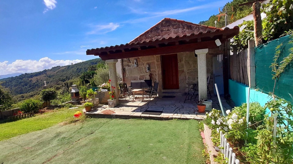 Arbo Apartment | Rural house (full rental) Paraje Do Cura for 3 people,
