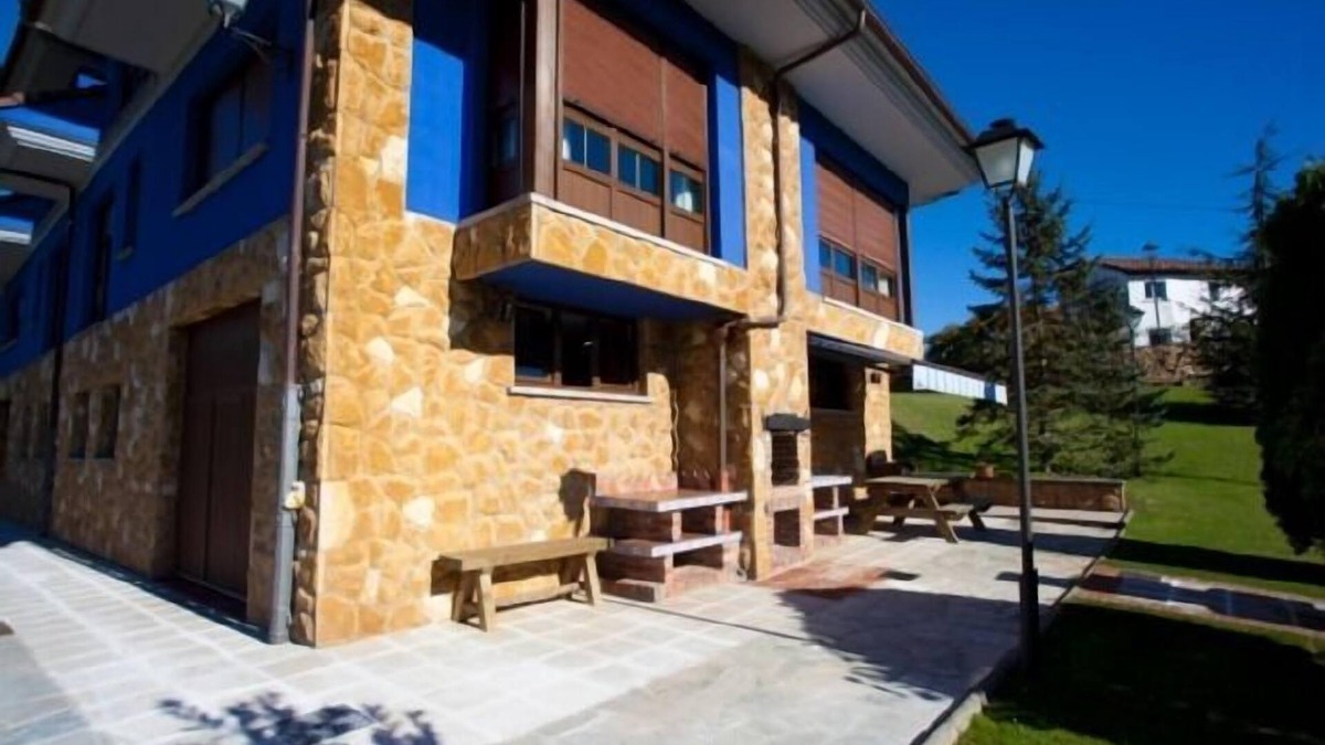 Villamayor Ski Chalet | Rural house (full rental) El Pongallin for 12 people