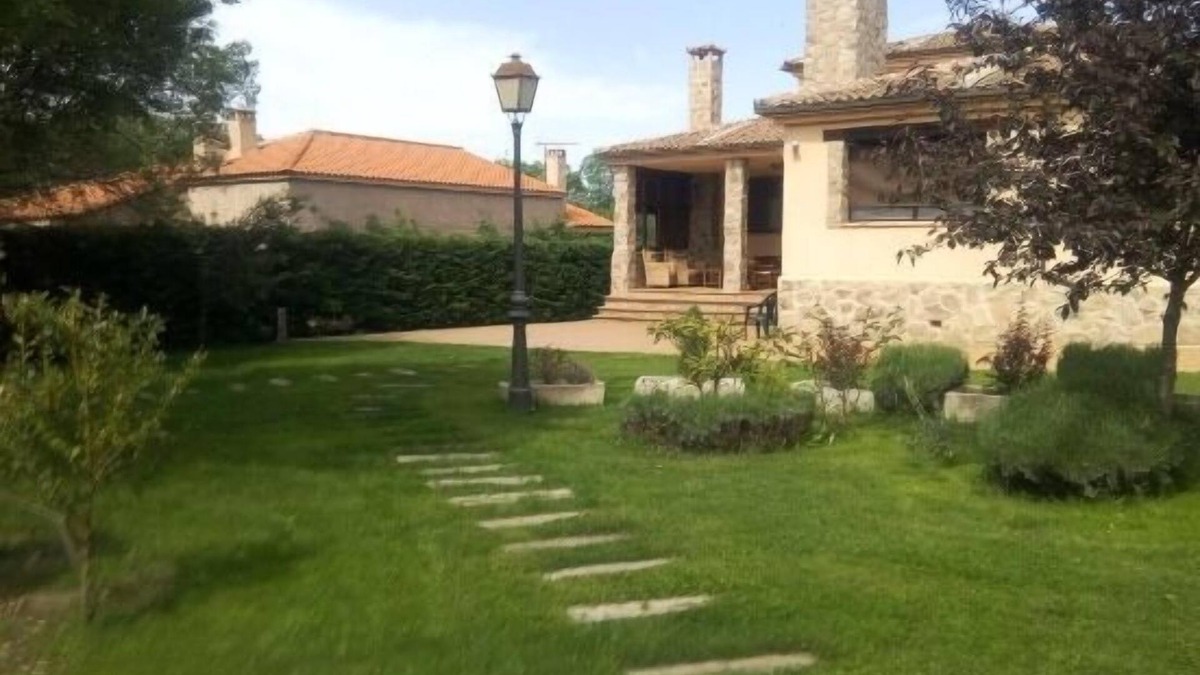 Navas de Riofrio Ski Chalet | Rural house Los Perales