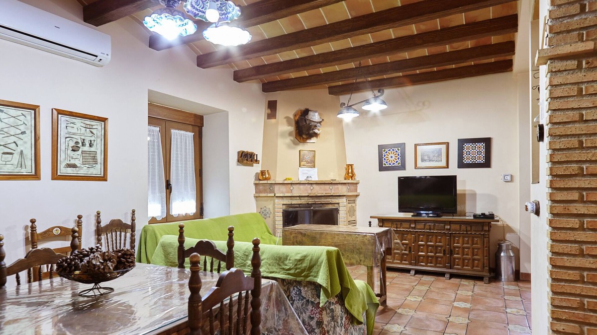 Martos House | Rural House 'La Acacia' with Private Pool, Wi-Fi and Air Conditioning