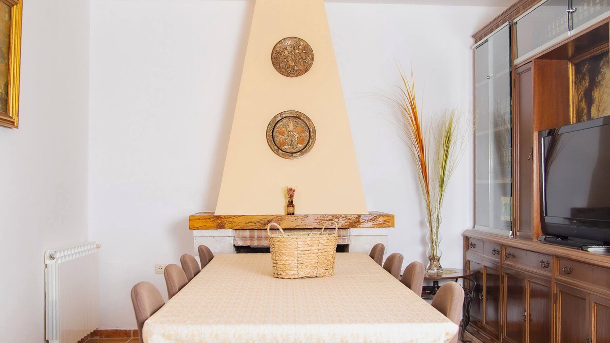 Casas de Ves Cottage | Rural House Señorío de Ves for 17 people with swimming pool, barbecue and leisure area.