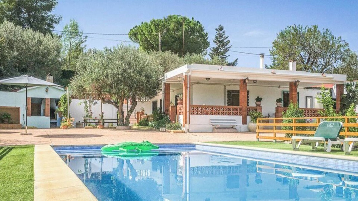 Avinyonet del Penedes House | Rural house touching the garraf natural park