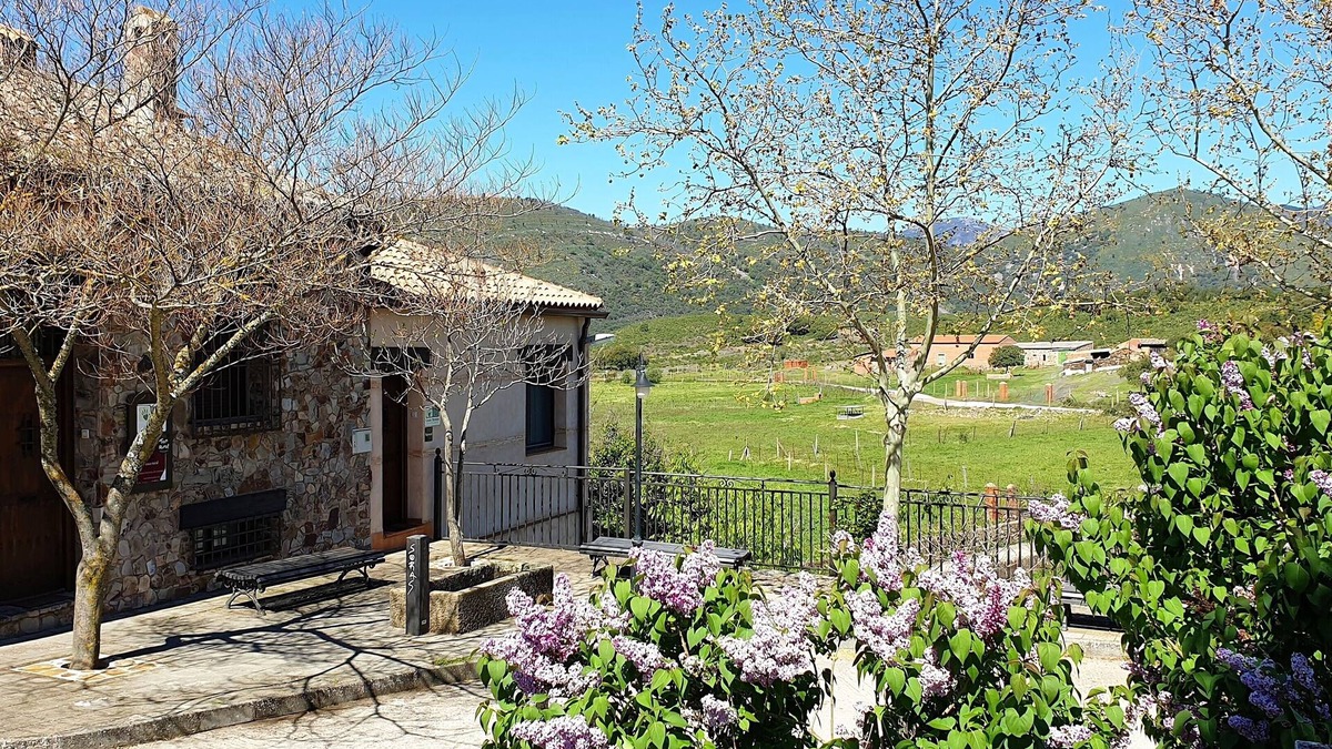 Navas de Estena Cottage | Rural house with swimming pool in the Cabañeros National Park