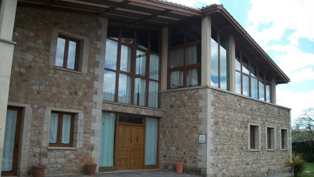 Cadalso Villa | Rural House with 10 Bedrooms in Sierra de Gata Extremadura