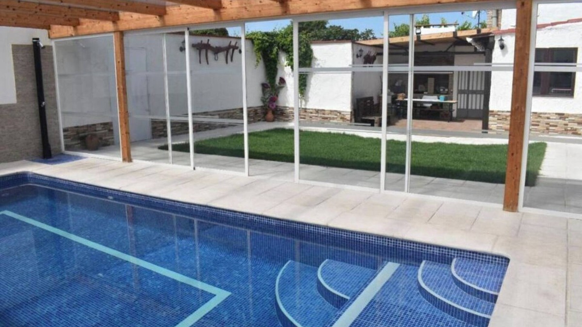 La Zarza Cottage | Rural house with swimming pool to bathe all year round.