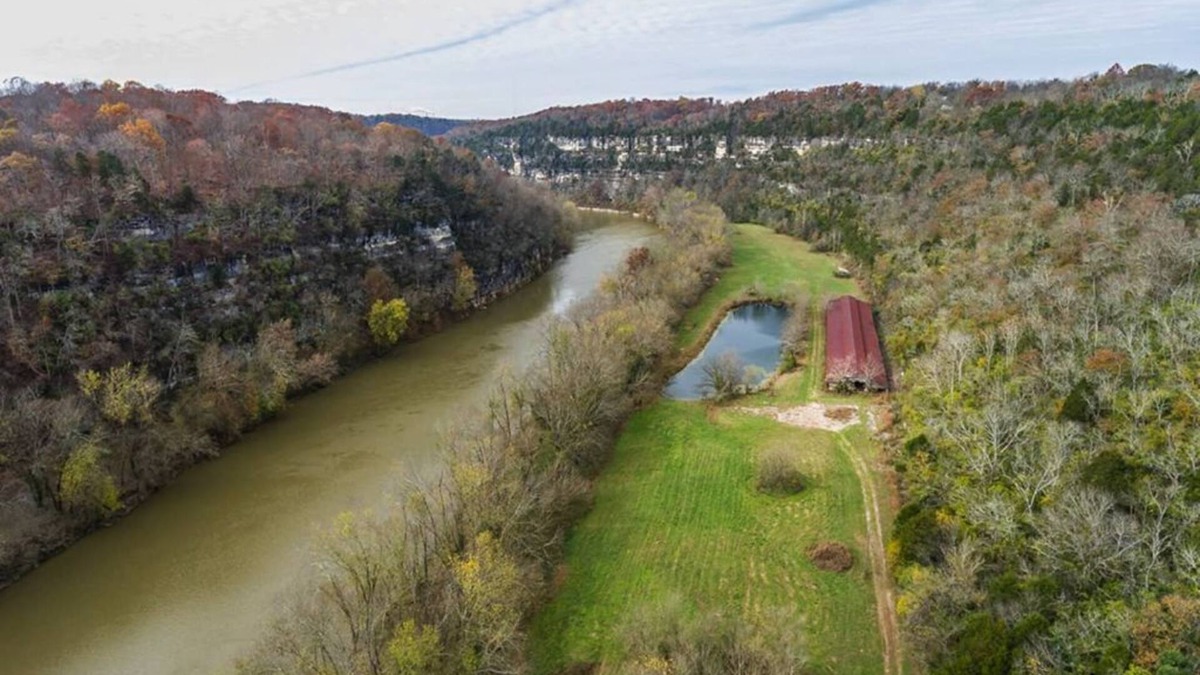 Nicholasville House | Rural Kentucky River Palisades Cabin/Past Distilry