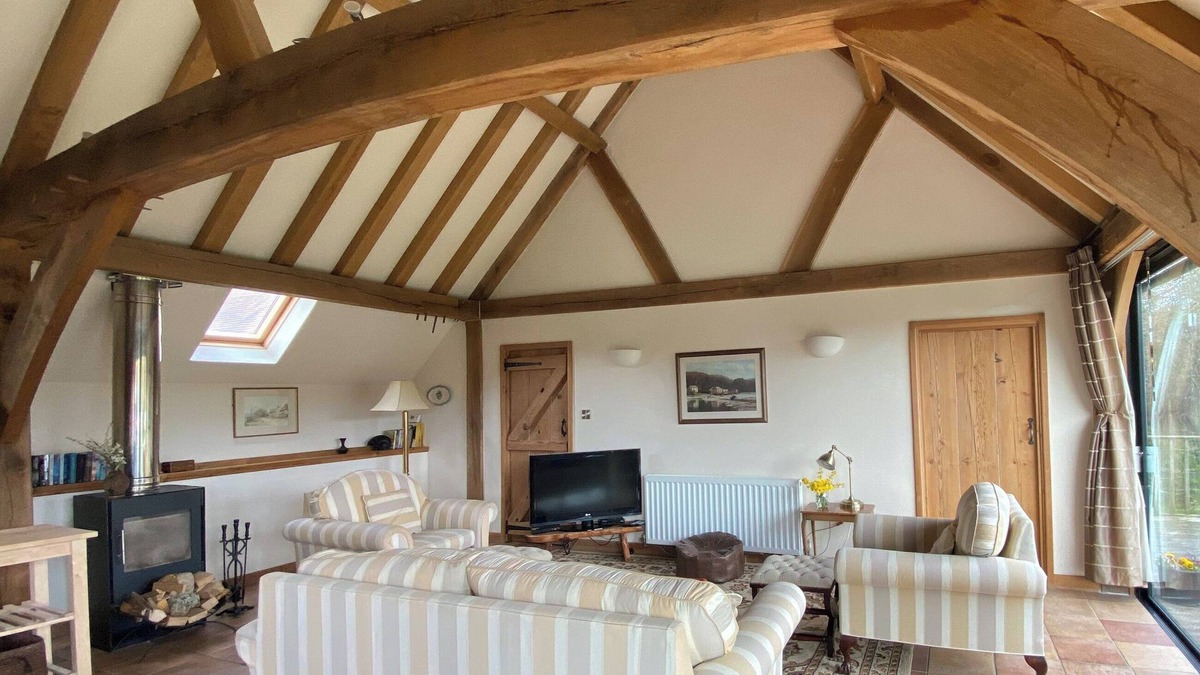 Steyning Cottage | Rural location, views to woods and large garden.