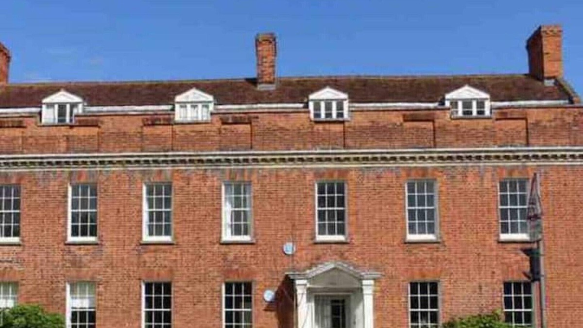 Tolleshunt D'Arcy House | Rural Mansion in picturesque countryside 1 Hour from Central London.