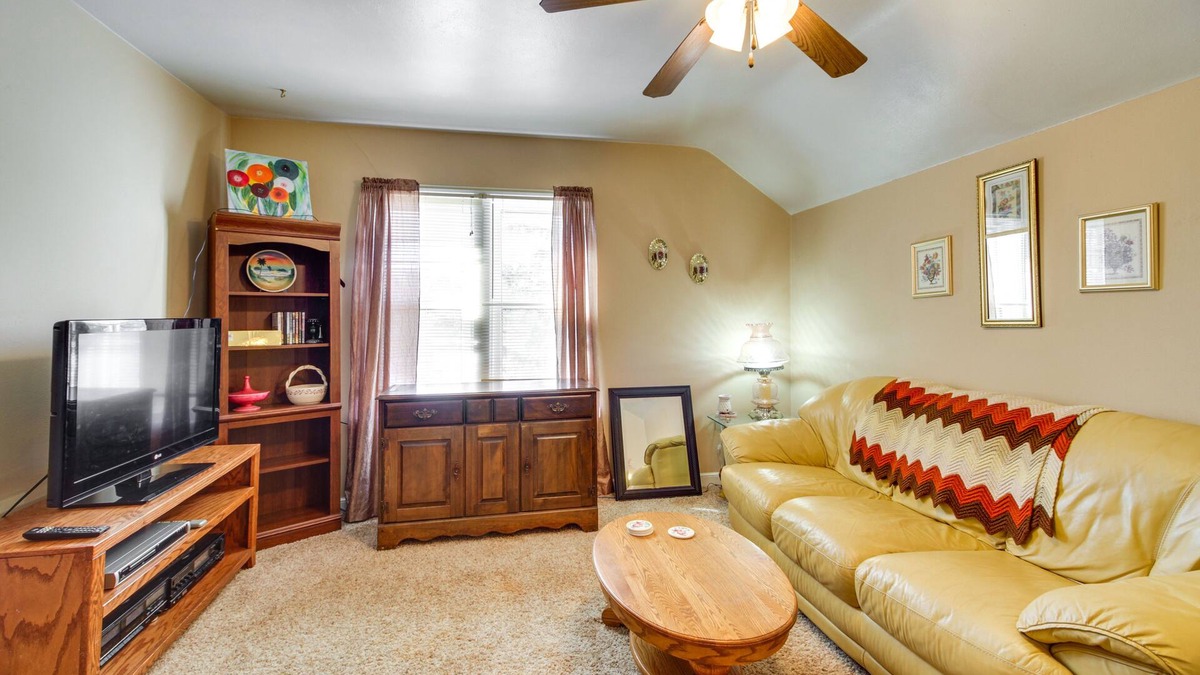 Chisholm Apartment | Rural Minnesota Apartment w/Fire Pit