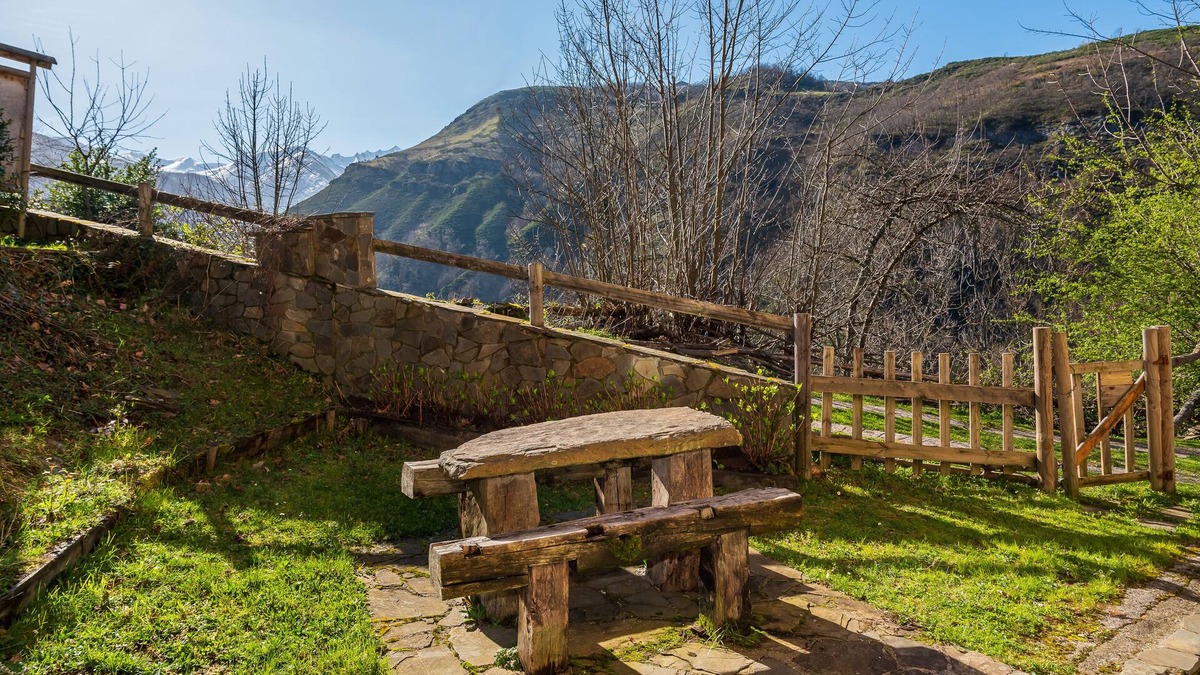 Llananzanes House | RURAL MOUNTAIN COMPLEX