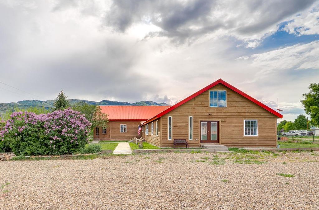 Tabiona House | Rural Mountain-View Home Near Hiking and Off-Roading