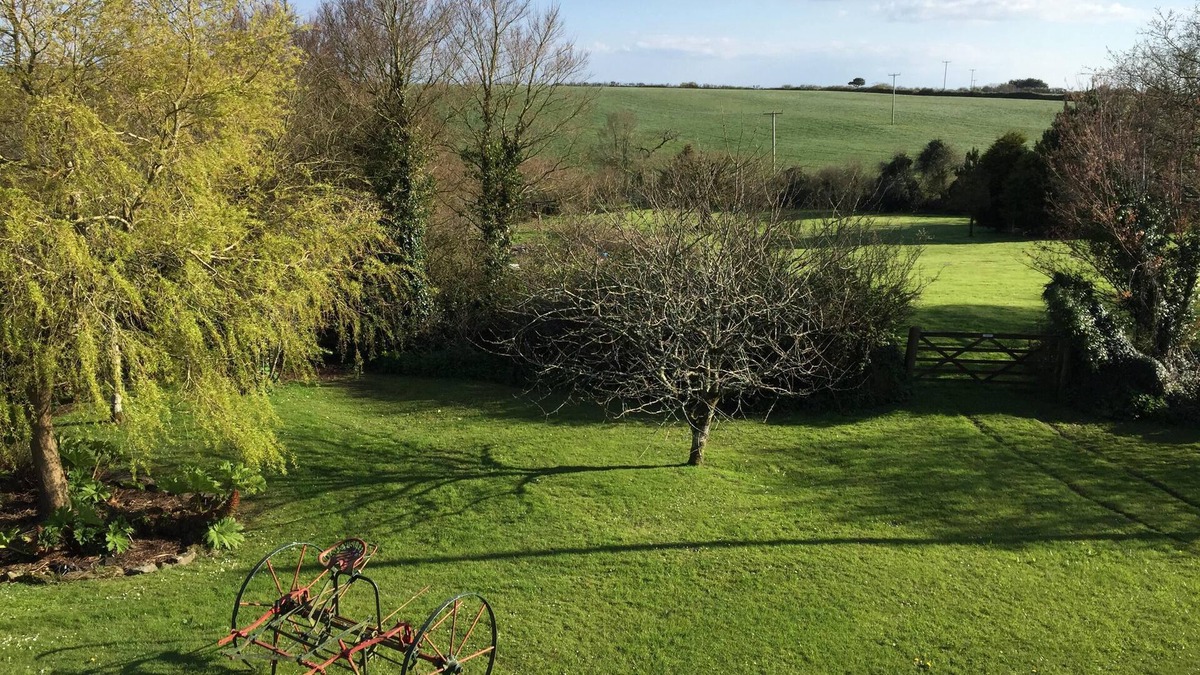 Grampound Cottage | Rural peace close to 6 Roseland beaches, with log burner and summerhouse