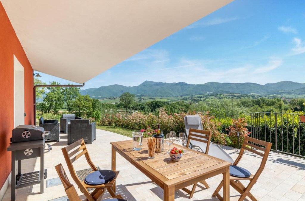 Matelica Apartment | Rural Pool Escape in Matelica