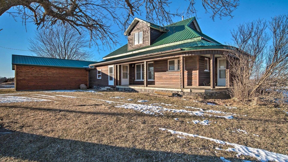 Putnam County Cabin | Rural Powersville Retreat w/Lake Access & Porch!