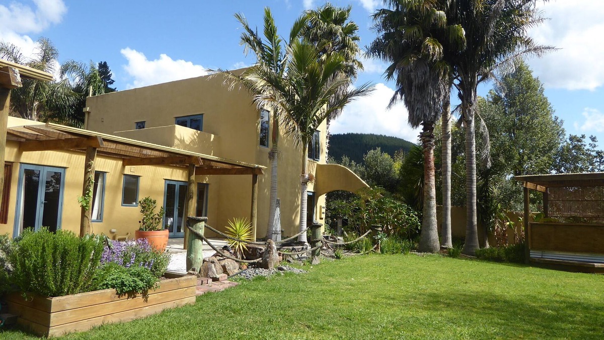 Whenuakite House | Rural retreat close to beaches