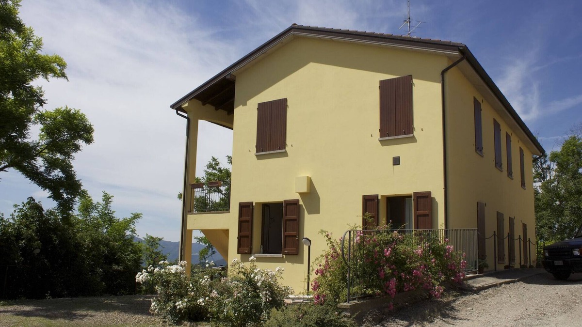 Casalfiumanese Apartment | Rural Retreat in Sassoleone