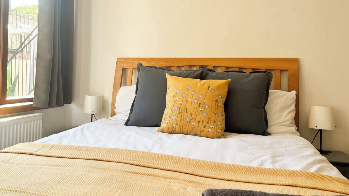 West Grinstead Apartment | Rural Studio Retreat - cosy base for walkers