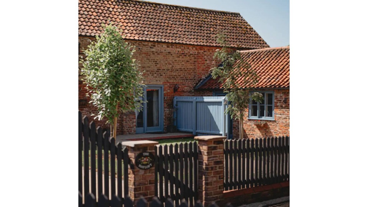 Ashby cum Fenby Cottage | Rural two-bedroom barn conversion