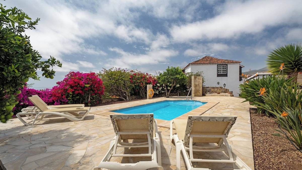 Villa de Arico House | Rural Vacation Home 'La Tunera' with Sea View, Private Pool and Wi-Fi