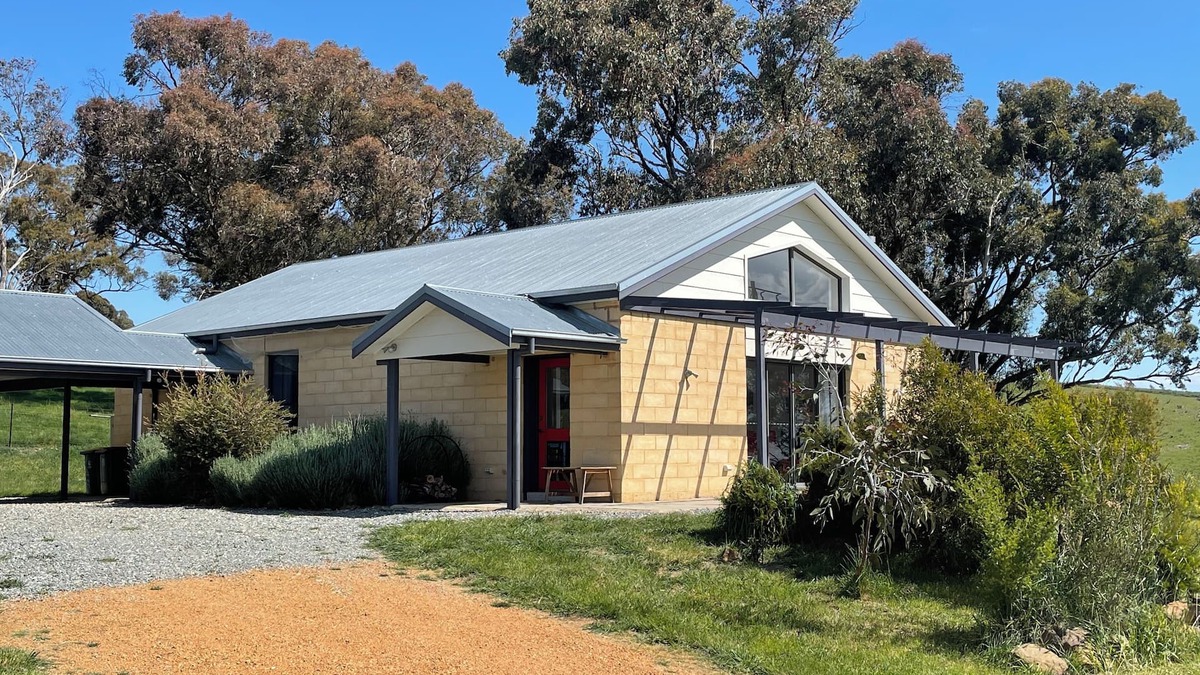 Orange House | Rural views and family friendly