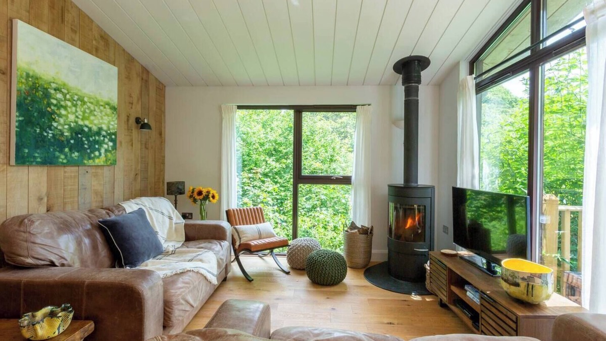 Chillington Cabin | Rural Woodland Lodge with Log Fire & Sunny Deck